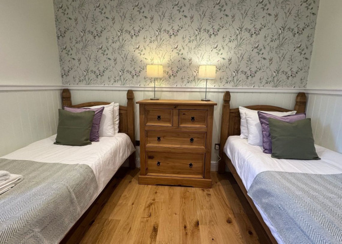 11. Bedroom (Twin Beds)