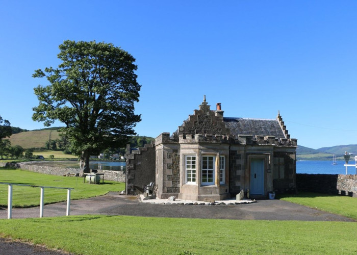 Cosy Cottage In Castle Grounds For Filming