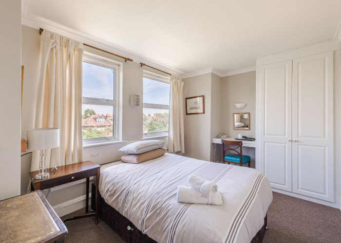 18. Bedroom (Double)