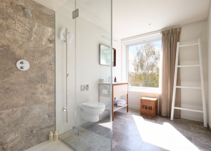 20. Bathroom (Large)