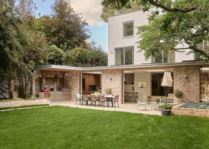 33. Patio / Veranda, Garden (Rear, Large)