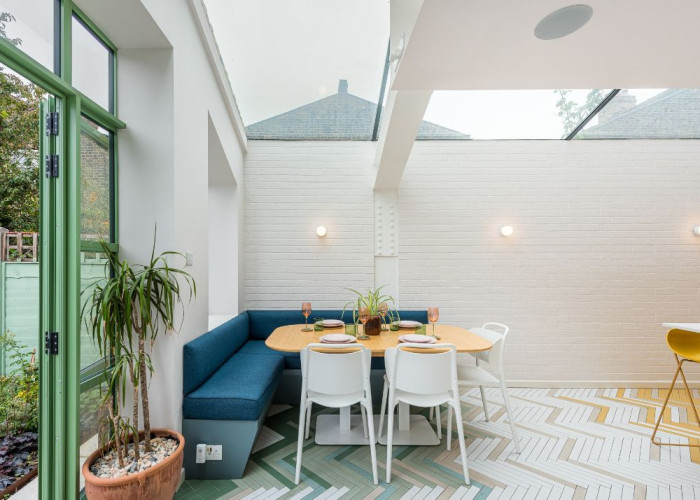 8. Kitchen With Table