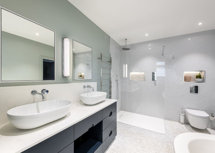 21. Bathroom (Large), Bathroom (Roll Top), Bathroom (2 sinks), Bathroom (Shower and bath)