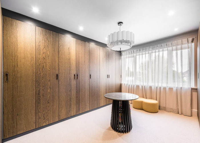 22. Dressing Room/Walk-in Wardrobe