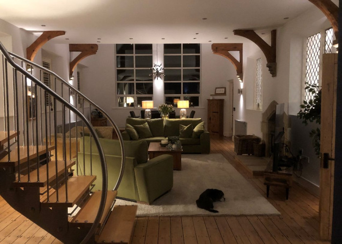 5. Livingroom, Staircase (Spiral)