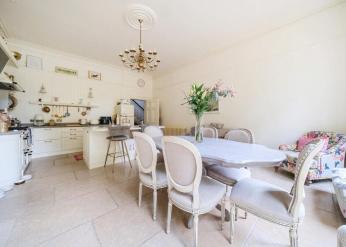 9. Kitchen With Table