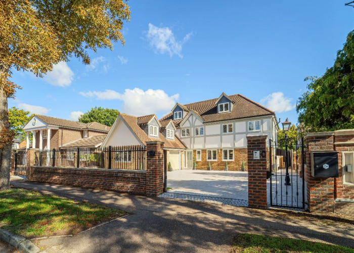 1. Driveway, Garage, Coronavirus-Friendly