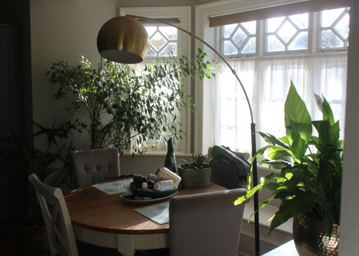 10. Kitchen With Table