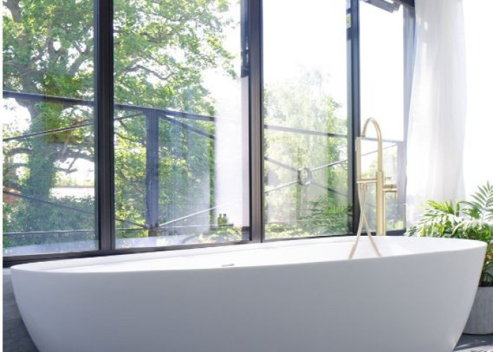 39. Bathroom (Roll Top)