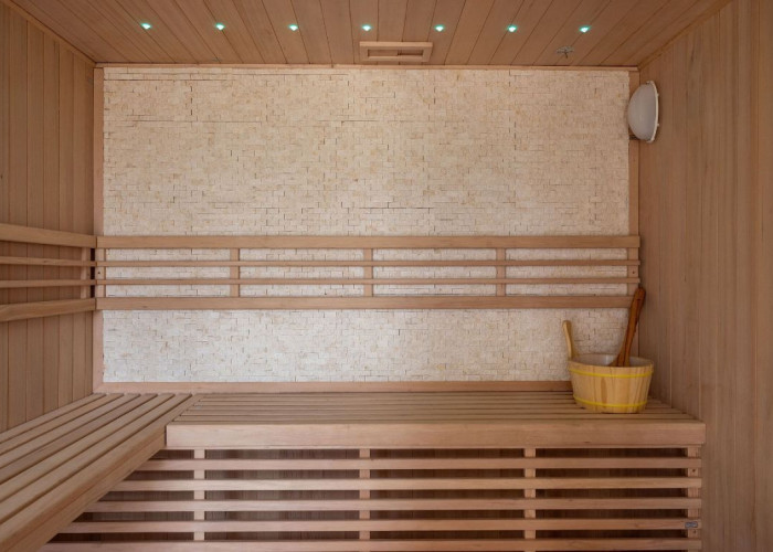 28. Sauna / Steam Room