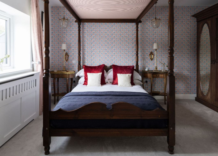 21. Bedroom (Master/En-Suite)