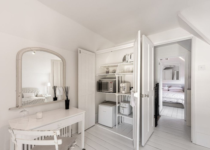 14. Dressing Room/Walk-in Wardrobe