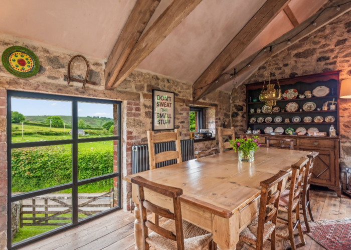 9. Kitchen With Table