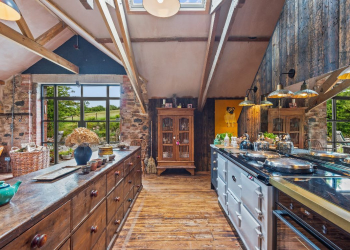 7. Kitchen (Gas Hob)