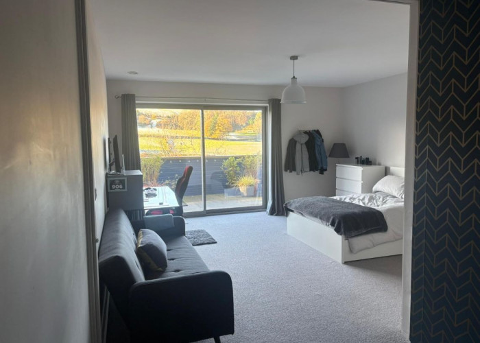 14. Bedroom (Double)