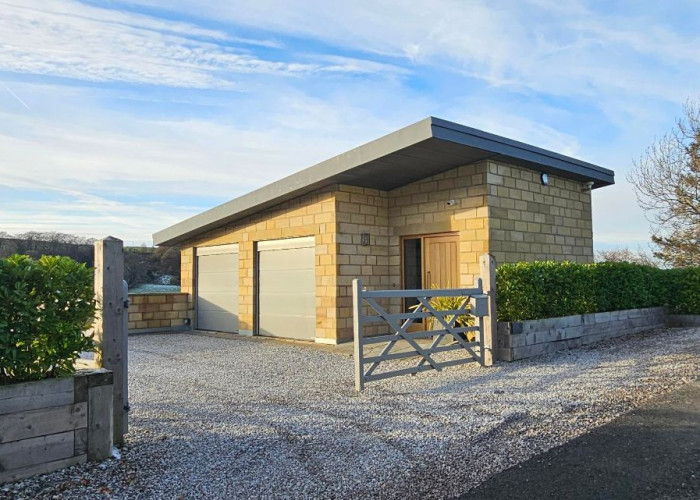 1. Driveway, Garage (Double), Coronavirus-Friendly