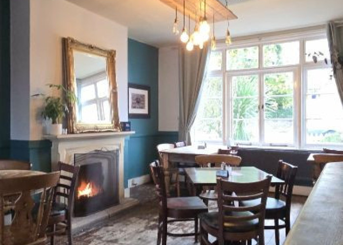 7. Fireplace, Pub / Bar