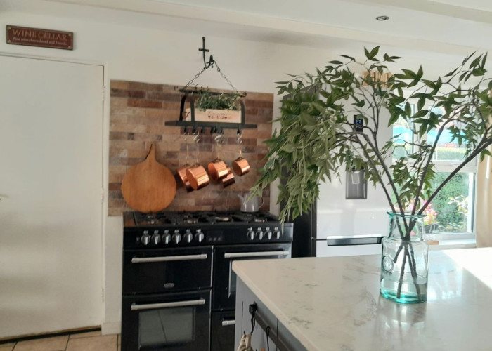 13. Kitchen (Gas Hob)