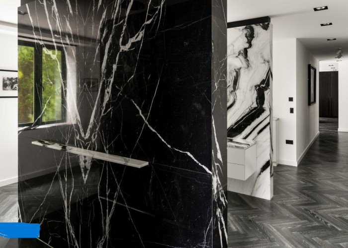 15. Landing, Stairway