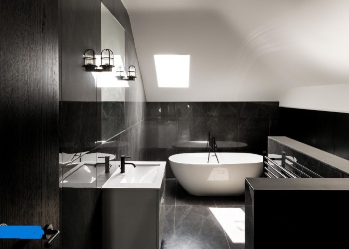 29. Bathroom (Roll Top)