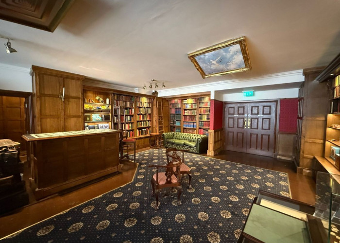 Cosy Characterful Room For Filming