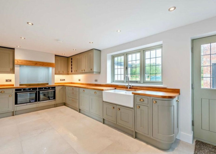 4. Kitchen (Coloured units), Kitchen (Modern), Kitchen (Gas Hob)