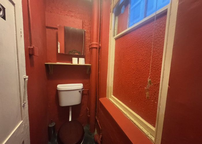 16. Toilet