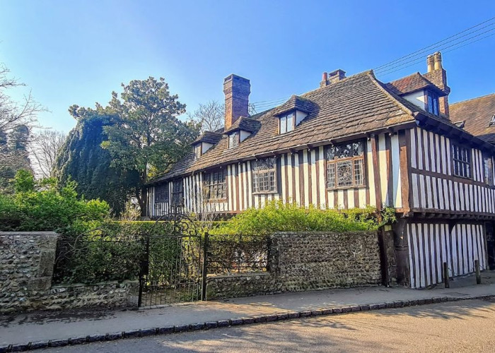 Beautiful Historic Home For Filming
