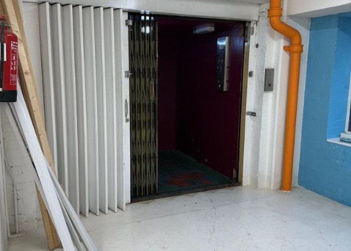 4. Lift (Industrial)