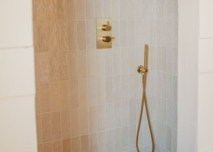 25. Shower Room