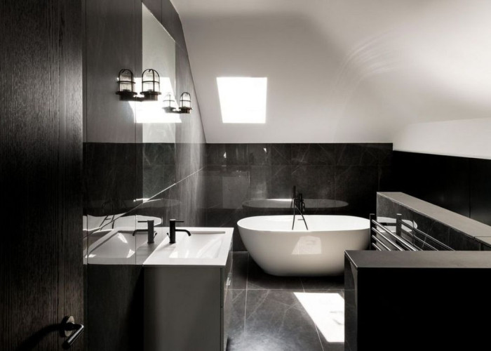 26. Bathroom (Double Bath)