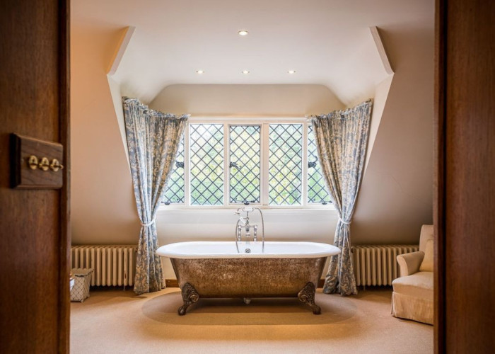 23. Bathroom (Copper Bath)