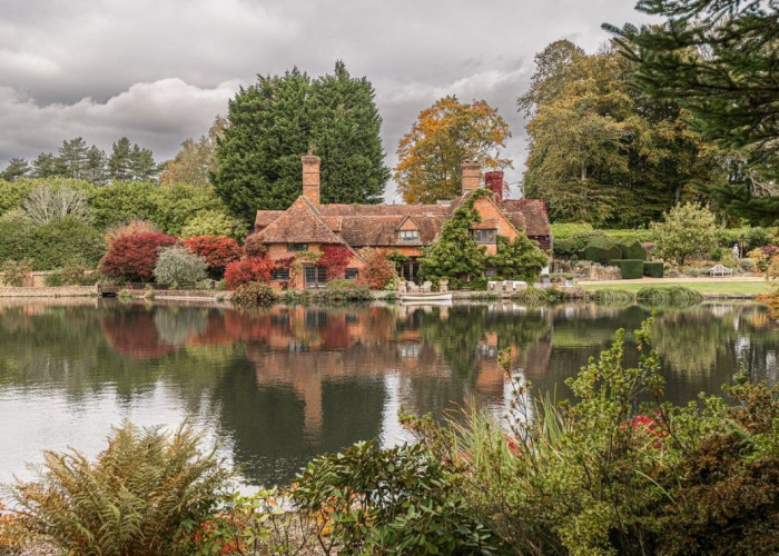 15th Century Lake House with Original Features For Filming
