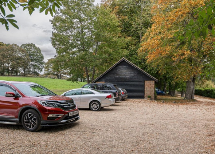 47. Driveway, Garage (Double)