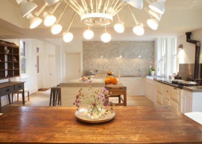 13. Kitchen (Cream or White units)
