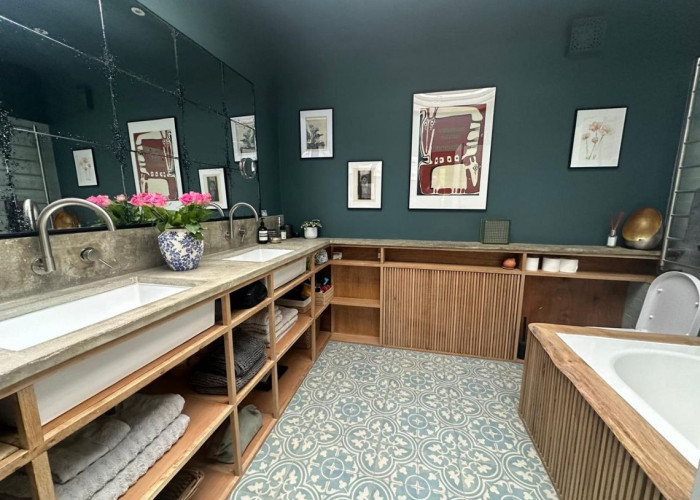 28. Tiled Floor, Bathroom (Large), Bathroom (2 sinks)