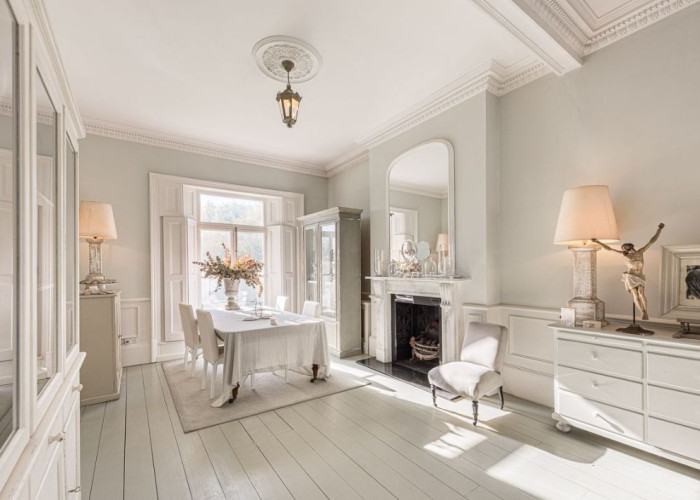 8. Diningroom, Fireplace