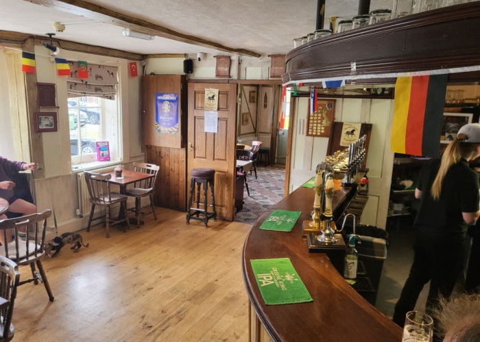 8. Wooden Floor, Pub / Bar