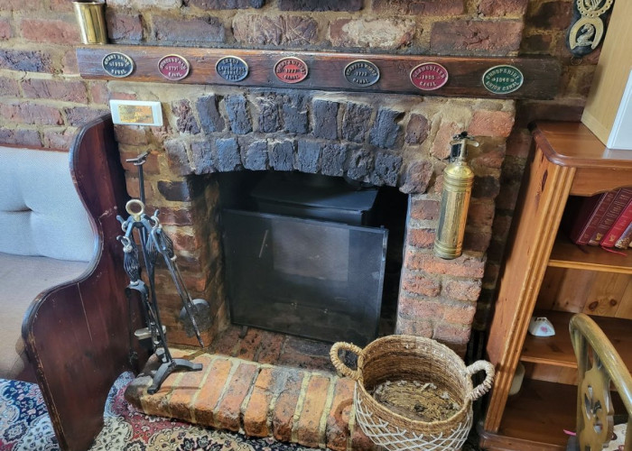 10. Fireplace, Pub / Bar