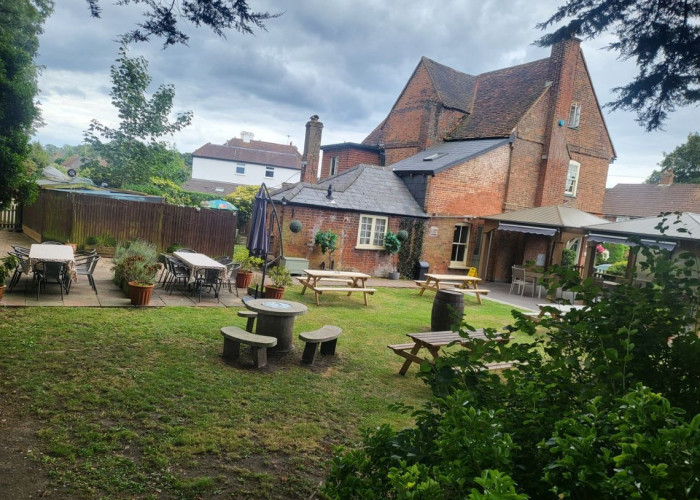 Traditional Country Pub With Outdoor Space For Filming
