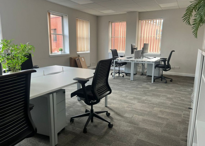 Clean Office In London For Filming