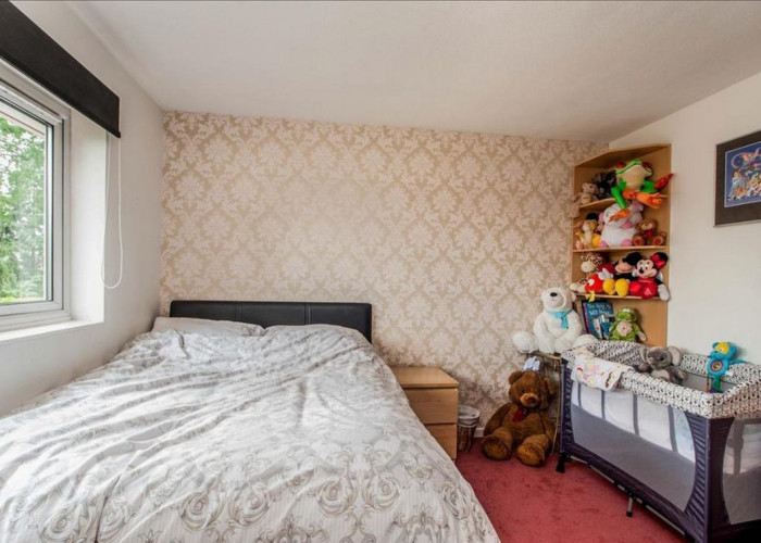 8. Bedroom (Double), Pattern Wallpaper