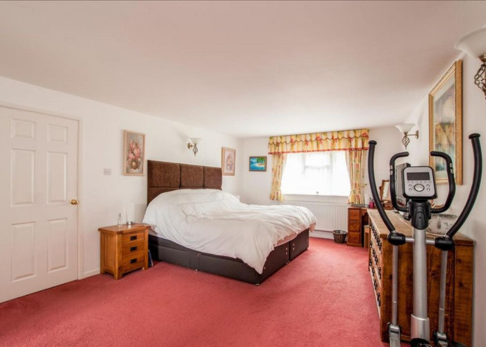 6. Bedroom (Master/En-Suite)