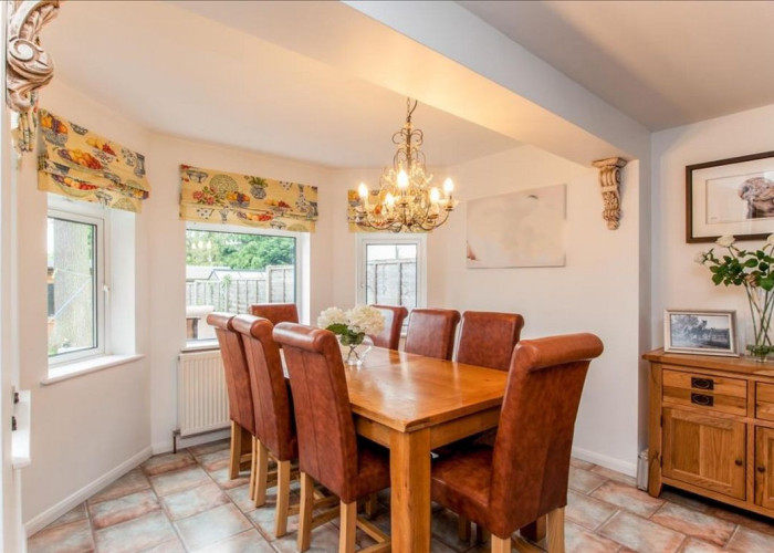 5. Diningroom, Tiled Floor