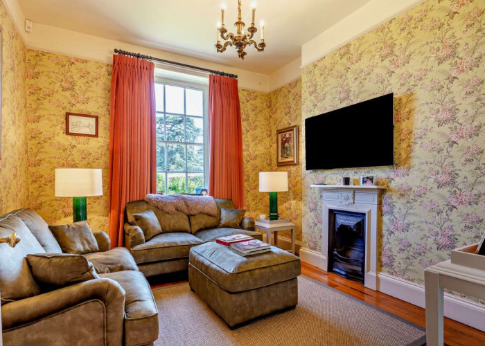 10. Livingroom, Pattern Wallpaper