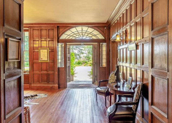 4. Hall, Wooden Floor