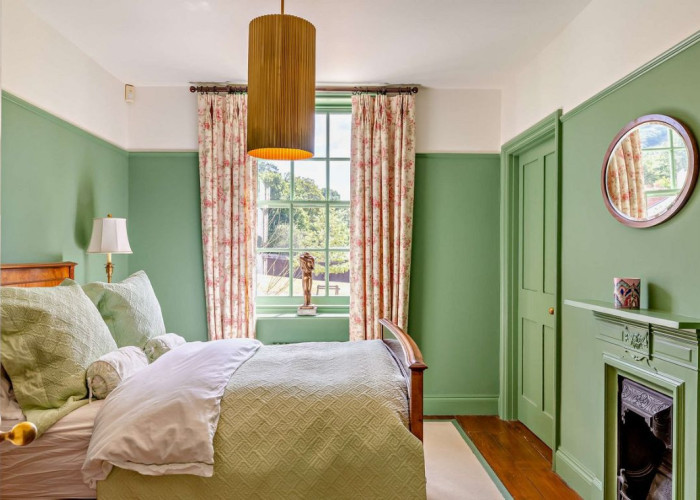 22. Fireplace, Bedroom (Double)