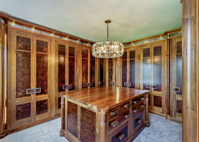 20. Dressing Room/Walk-in Wardrobe