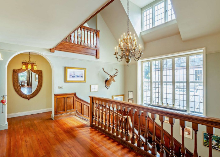 17. Stairway / Staircase, Landing, Hallway