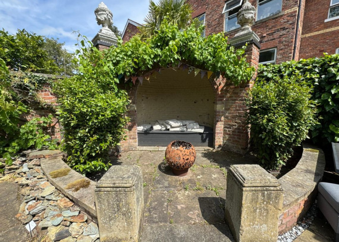 15. Props / Feature, Garden (Rear, Large)